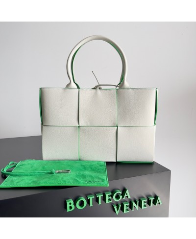 BOTTEGA VENETA Small Arco Tote Bag