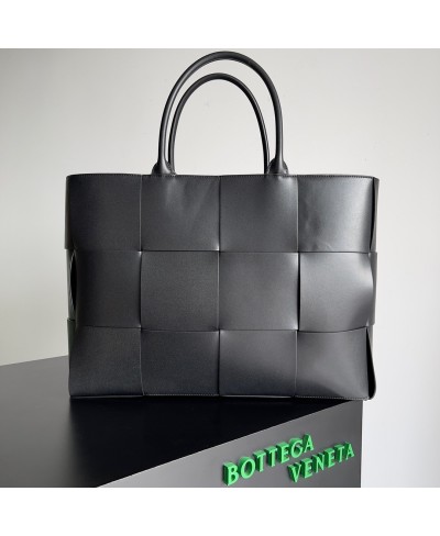 BOTTEGA VENETA Large Arco Tote Bag