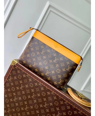 LOUIS VUITTON Pochette Voyage Souple