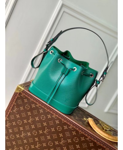 LOUIS VUITTON Noé BB