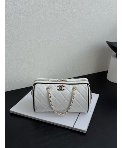 CHANEL Clutch with Chain