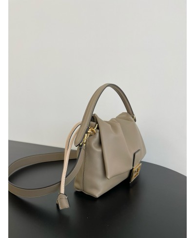 FENDI Mamma Baguette Medium