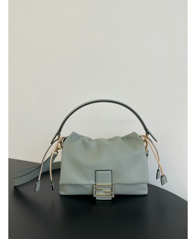Mamma Baguette Medium FENDI