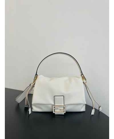 Mamma Baguette Medium FENDI