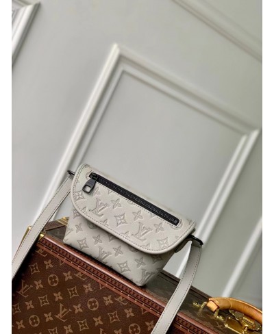 LOUIS VUITTON Pulse Wearable Wallet