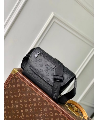 LOUIS VUITTON Pulse Wearable Wallet