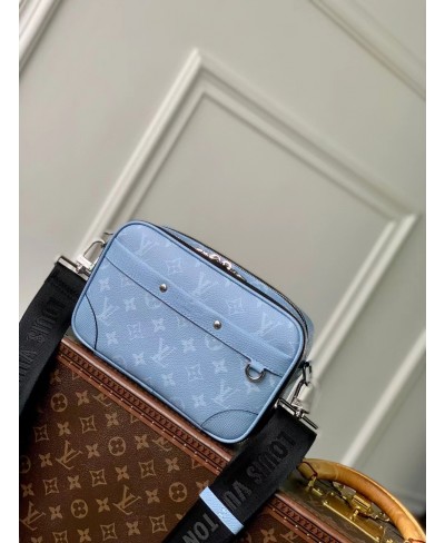 LOUIS VUITTON Alpha Messenger