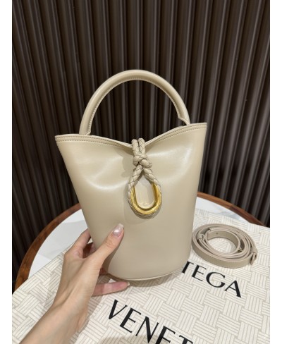 BOTTEGA VENETA Small Liberta Bucket