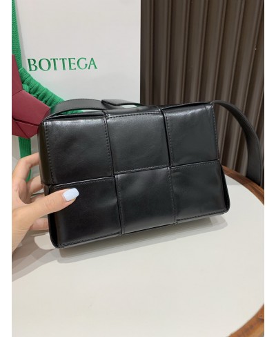 BOTTEGA VENETA Small Arco Camera Bag