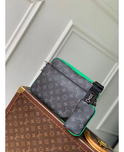 LOUIS VUITTON Trio Messenger