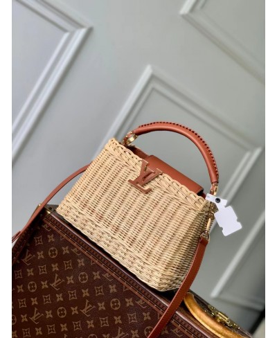 LOUIS VUITTON Capucines BB