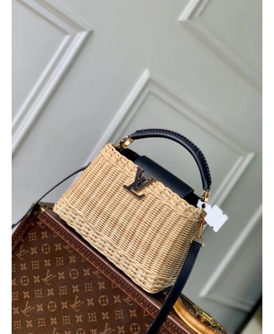 LOUIS VUITTON Capucines BB
