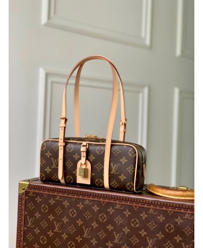 LOUIS VUITTON Hang On