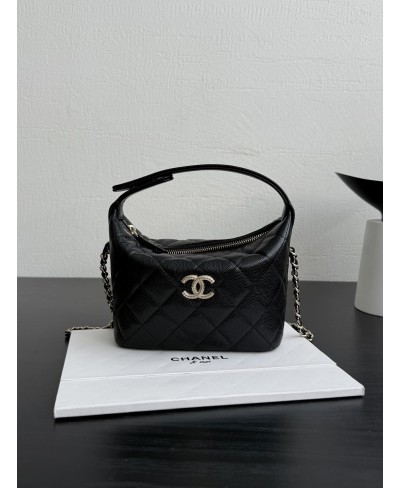 CHANEL Clutch with chain