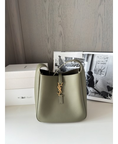 SAINT LAURENT LE 5 À 7 supple small IN GRAINED LEATHER