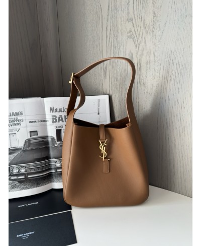 SAINT LAURENT LE 5 À 7 supple small IN GRAINED LEATHER