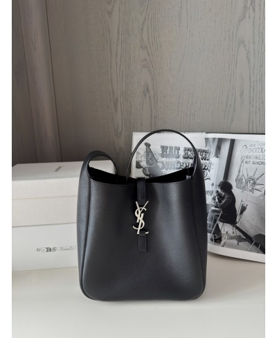 SAINT LAURENT LE 5 À 7 supple small IN GRAINED LEATHER
