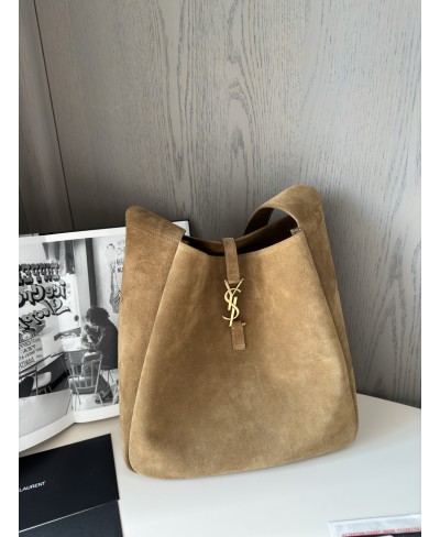 Le 5 à 7 grande e morbida in suede SAINT LAURENT