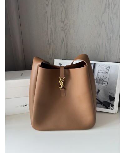 Le 5 à 7 large morbida in pelle martellata SAINT LAURENT