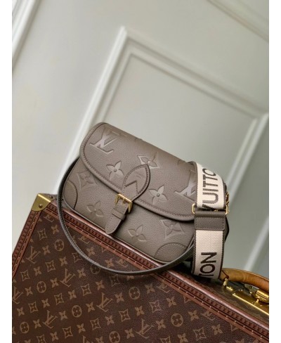 LOUIS VUITTON Diane