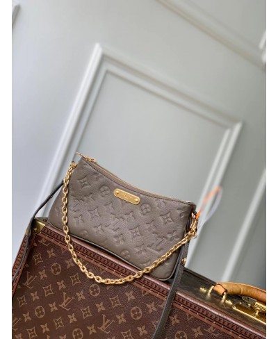 LOUIS VUITTON Pochette Liv
