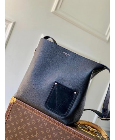 LOUIS VUITTON Verso Hobo