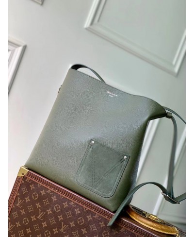 LOUIS VUITTON Verso Hobo