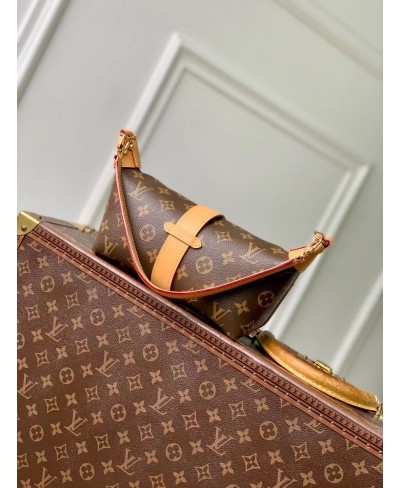 LOUIS VUITTON Pochette Mia