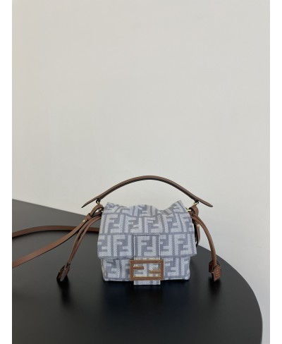 FENDI Mamma Baguette Small