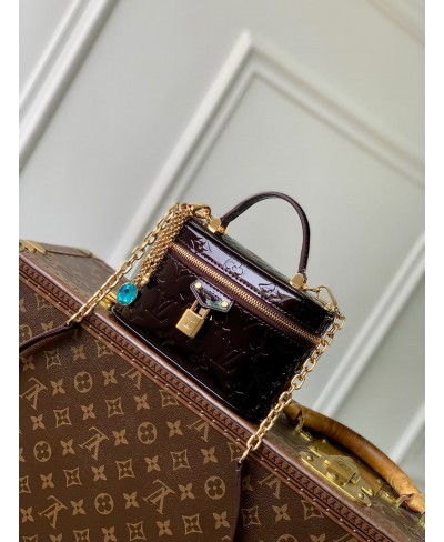 Vanity Chain Pouch LOUIS VUITTON
