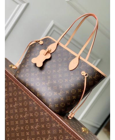 LOUIS VUITTON Neverwoof MM