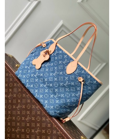 LOUIS VUITTON Neverwoof MM