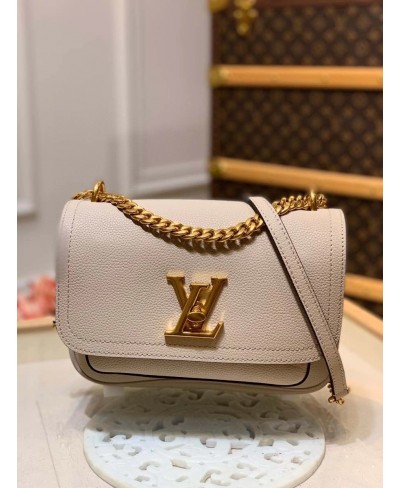 new ✨LOUIS VUITTON✨ EASY POUCH ON STRAP✨- empreinte leather 2022 