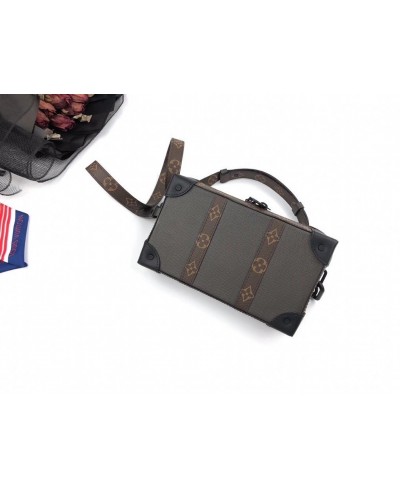 Louis Vuitton Easy Pouch on strap – thankunext.us