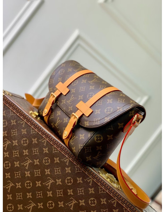 Christopher Messenger LOUIS VUITTON