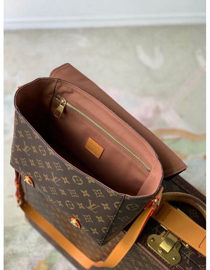 Christopher Messenger LOUIS VUITTON