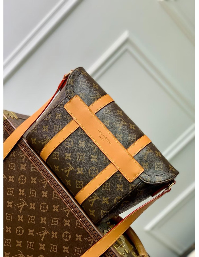 Christopher Messenger LOUIS VUITTON