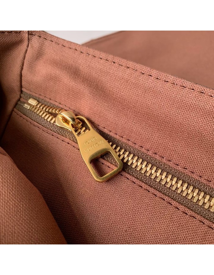 Christopher Messenger LOUIS VUITTON