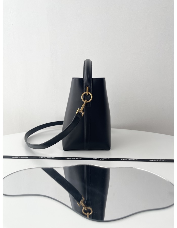 Le 37 SMALL SAINT LAURENT