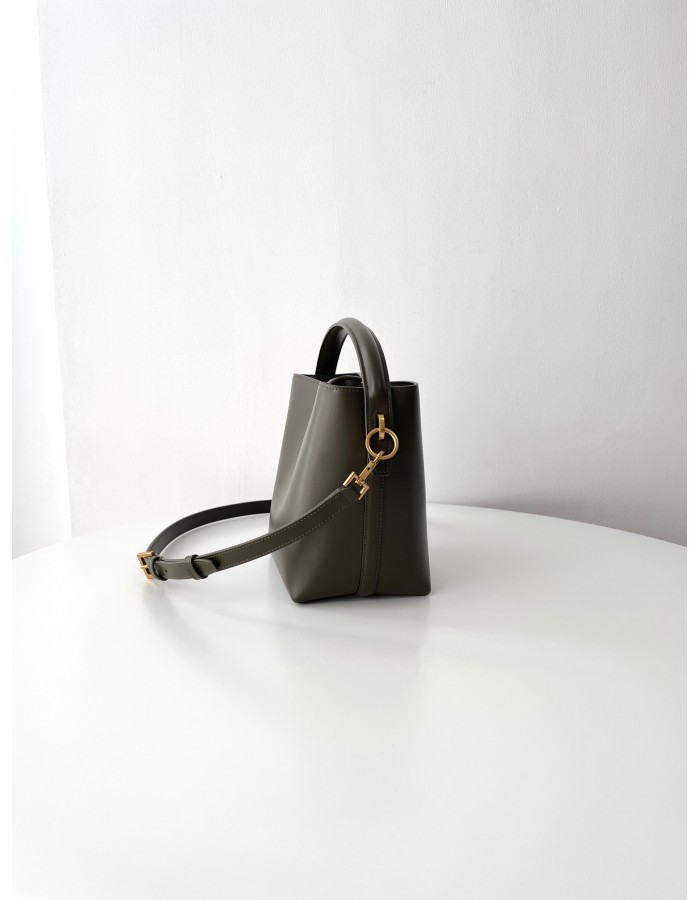 Le 37 SMALL SAINT LAURENT