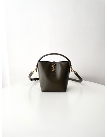 Le 37 SMALL SAINT LAURENT