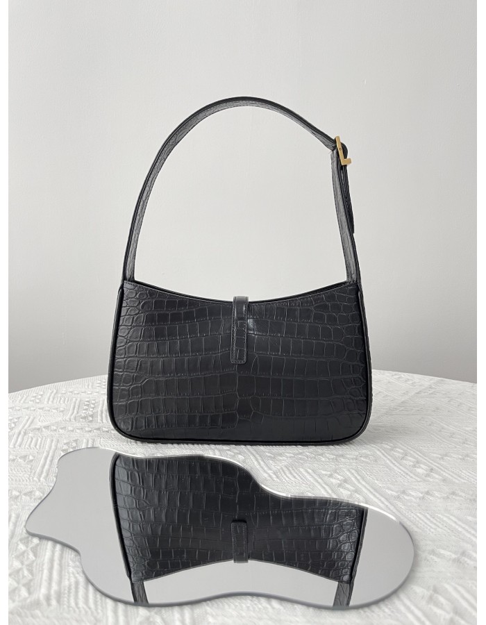 LE 5 À 7 SAINT LAURENT