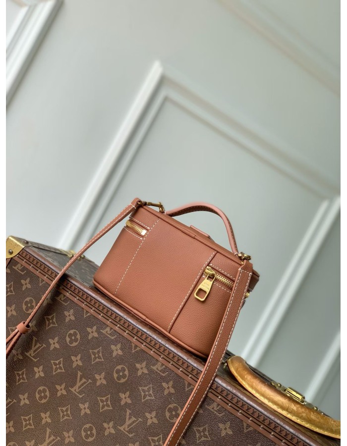 Pochette Vanity Low Key LOUIS VUITTON