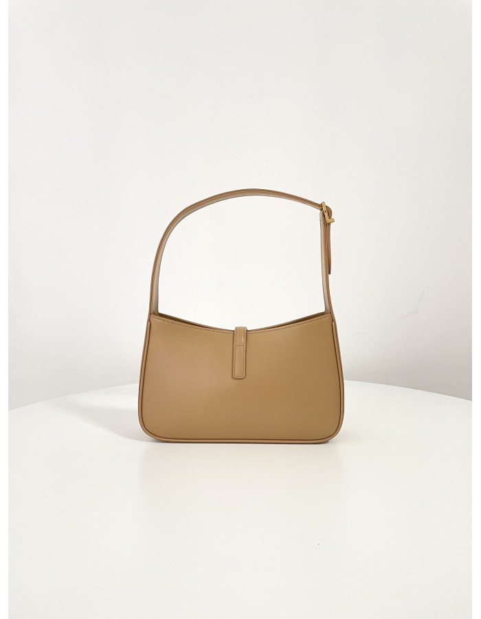 LE 5 À 7 SAINT LAURENT