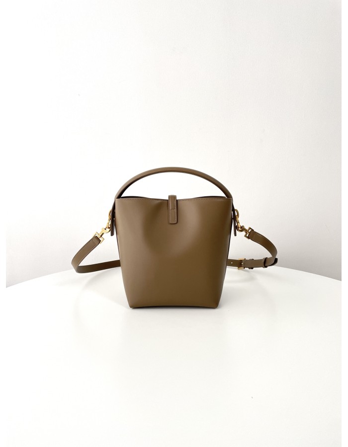Le 37 SMALL SAINT LAURENT