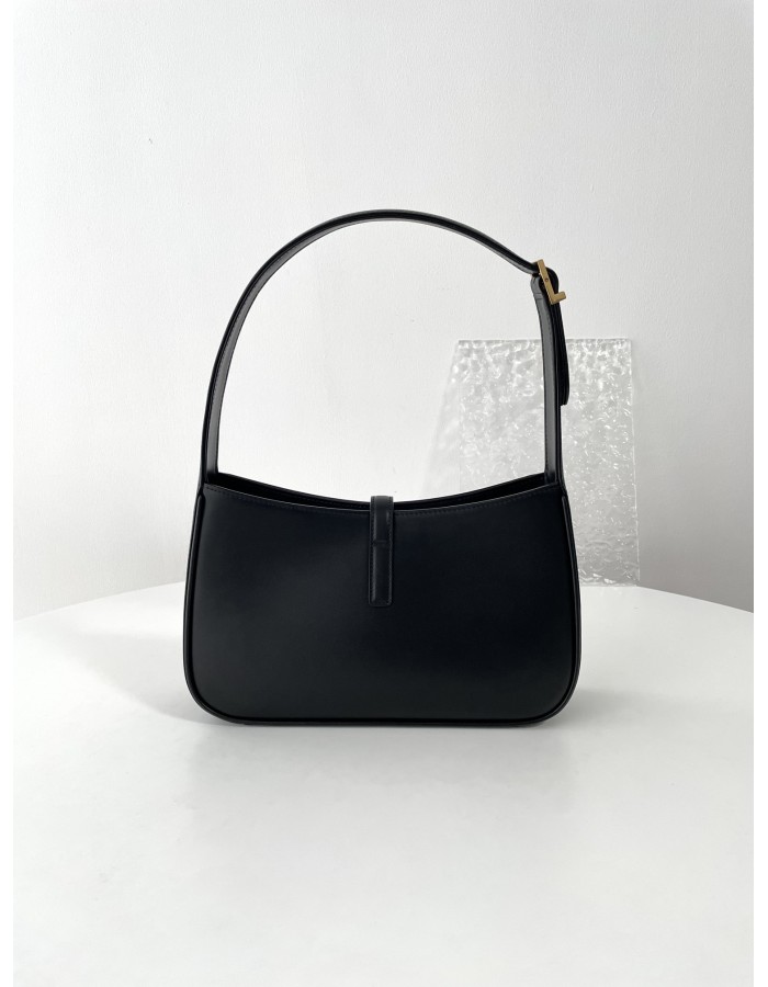 LE 5 À 7 SAINT LAURENT