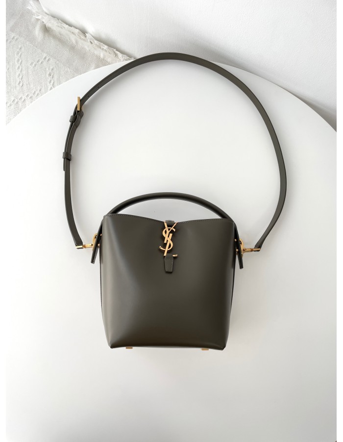 Le 37 SMALL SAINT LAURENT