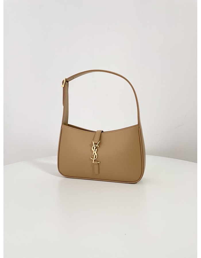 LE 5 À 7 SAINT LAURENT