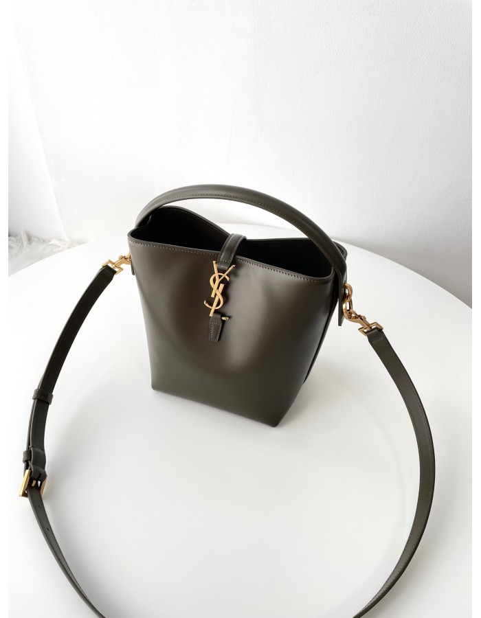 Le 37 SMALL SAINT LAURENT