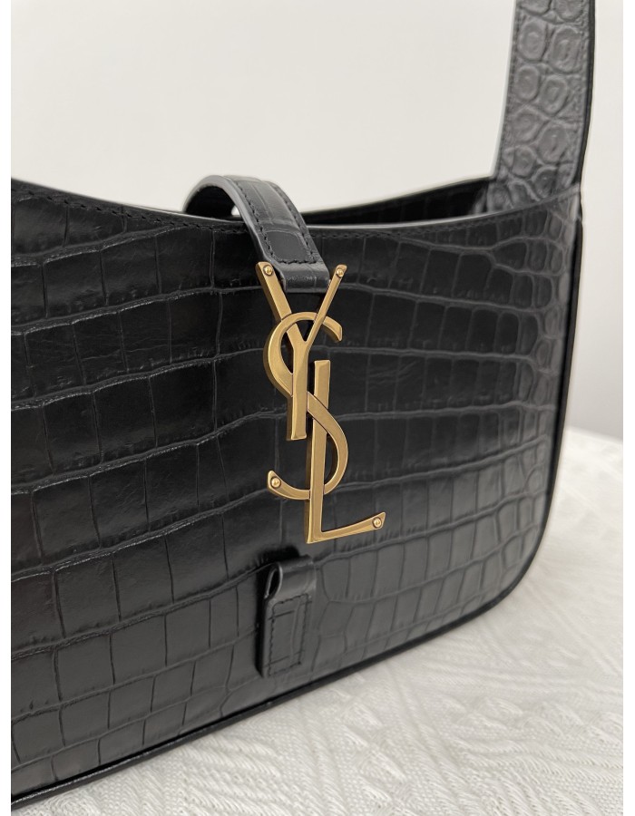 LE 5 À 7 SAINT LAURENT